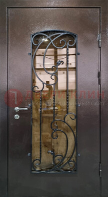 Металлическая дверь со стеклом и ковкой ДСК-95 для магазина в Сочи